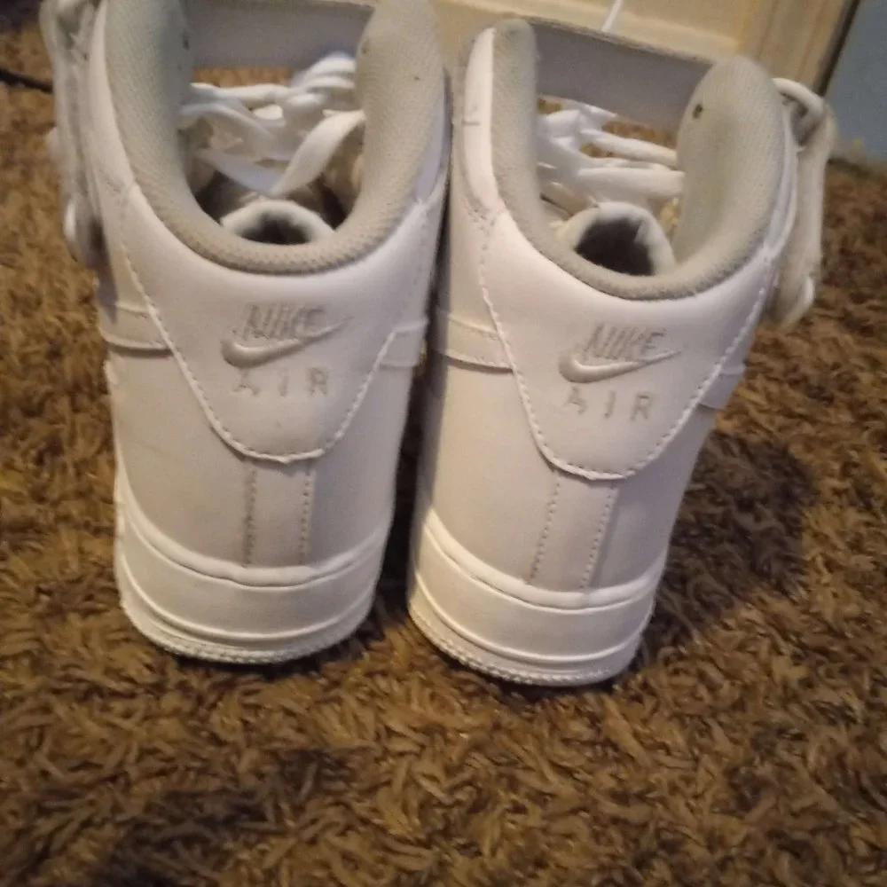 Air Force 1 High '07 'Triple White' - Picture 2 of 6